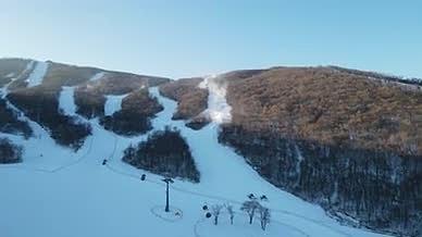 松花湖滑雪场全景航拍视频的预览图
